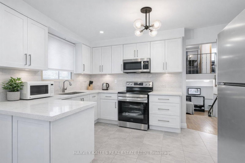 33 Tolton Dr S, Brampton, L6V 2P9 | Image 3