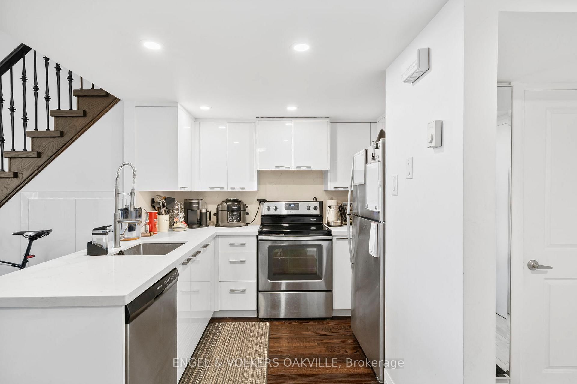 100 Bronte Road, Unit 416