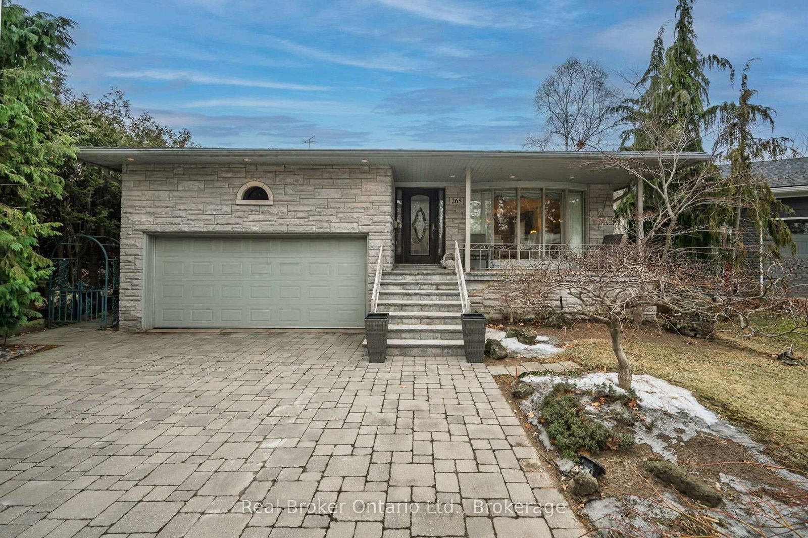 Listing Image 4