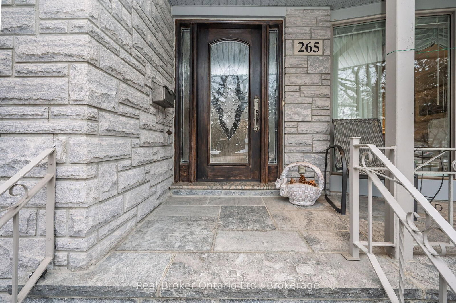 Listing Image 6