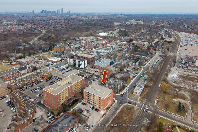 404 - 32 Tannery St, Mississauga, L5M 6T6 | Image 3