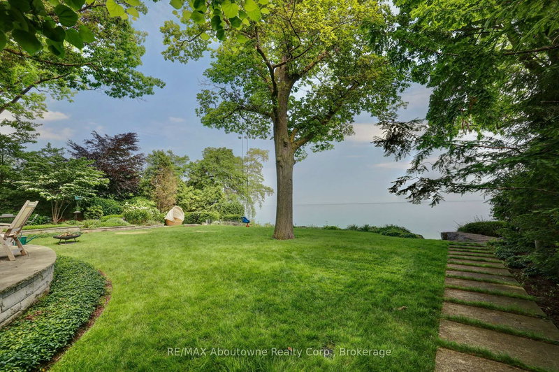 350 King St, Oakville, L6J 1C2 | Image 3