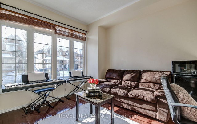 5 Treegrove Crescent