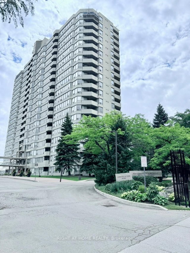 1808 - 700 Constellation Drive