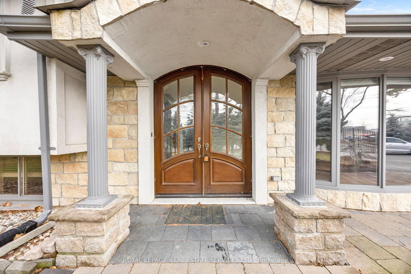 308 Third Line, Oakville, L6L 4A4 | Image 2