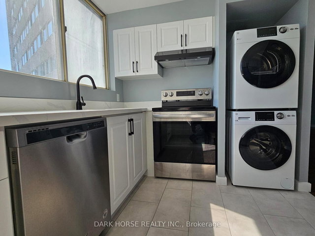 810 - 3695 Kaneff Crescent