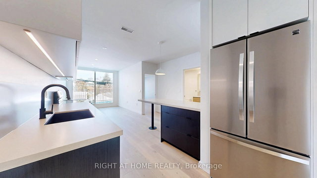 Unit 4 - 3122 Dundas Street W