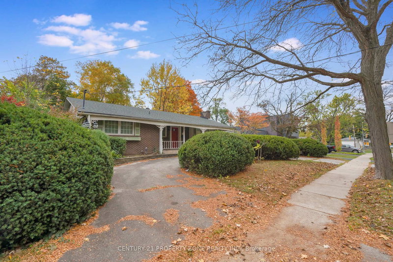 5014 Spruce Ave, Burlington, L7L 1M7 | Image 2