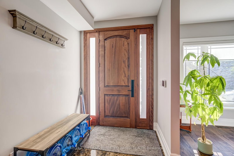 1487 Myron Dr, Mississauga, L5E 2N5 | Image 2