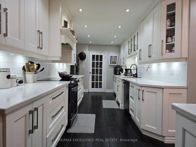 ( Upper Only ) - 50 Elizabeth St S, Brampton, L6Y 1R1 | Image 3