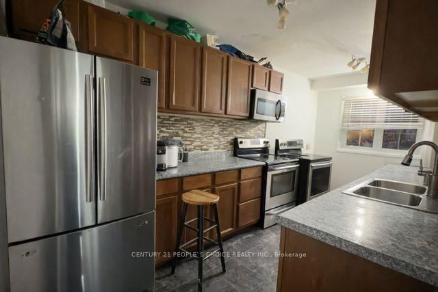 11 Habitat Sq, Brampton, L6S 1X7 | Image 3