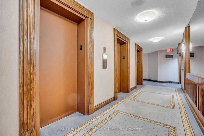 501 - 2180 Marine Dr, Oakville, L6L 5V2 | Image 3