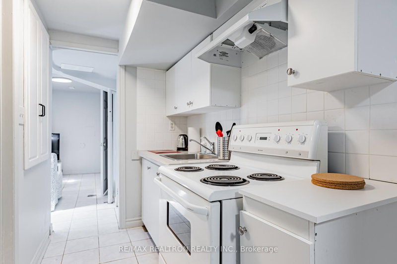 Lower - 47 Greendale Ave, Toronto, M6N 4P4 | Image 3