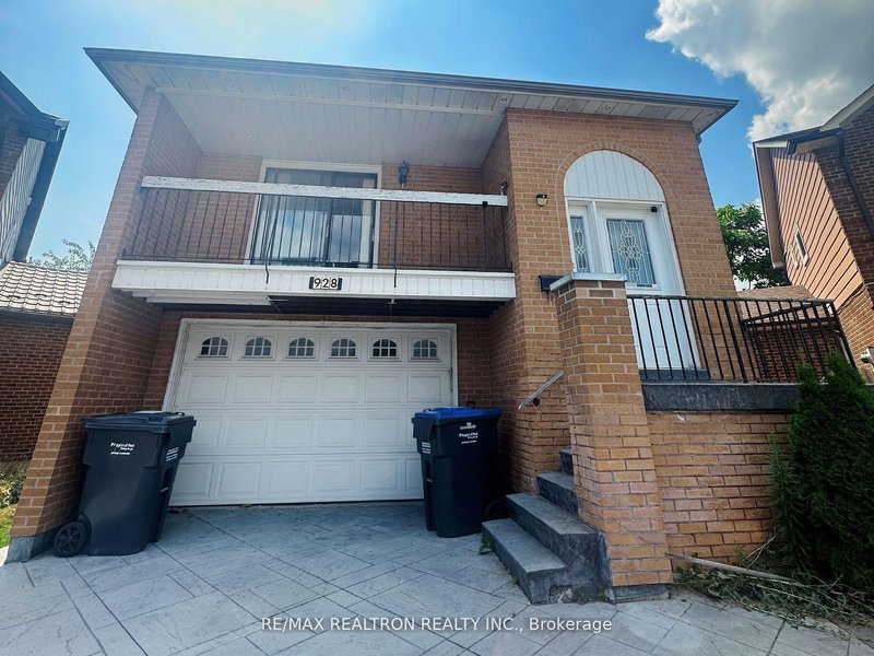 928 Knollwood Crt, Mississauga, L5C 3L9 | Image 2