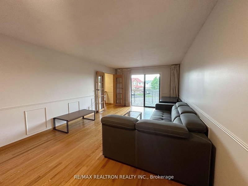 928 Knollwood Crt, Mississauga, L5C 3L9 | Image 3