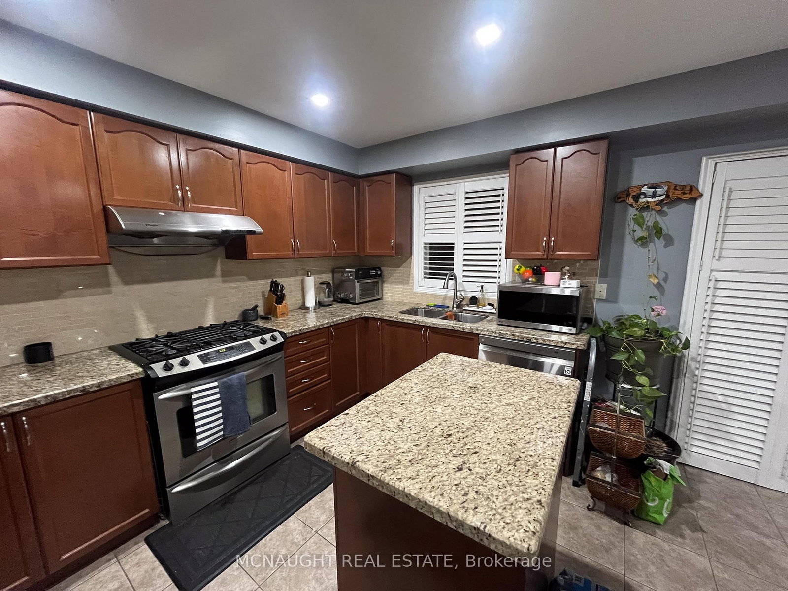 Detached House for sale at 117 Crown Victoria Drive, Brampton, Ontario, L7A 3X9 - Fletcher's Meadow - MLS: W12707042