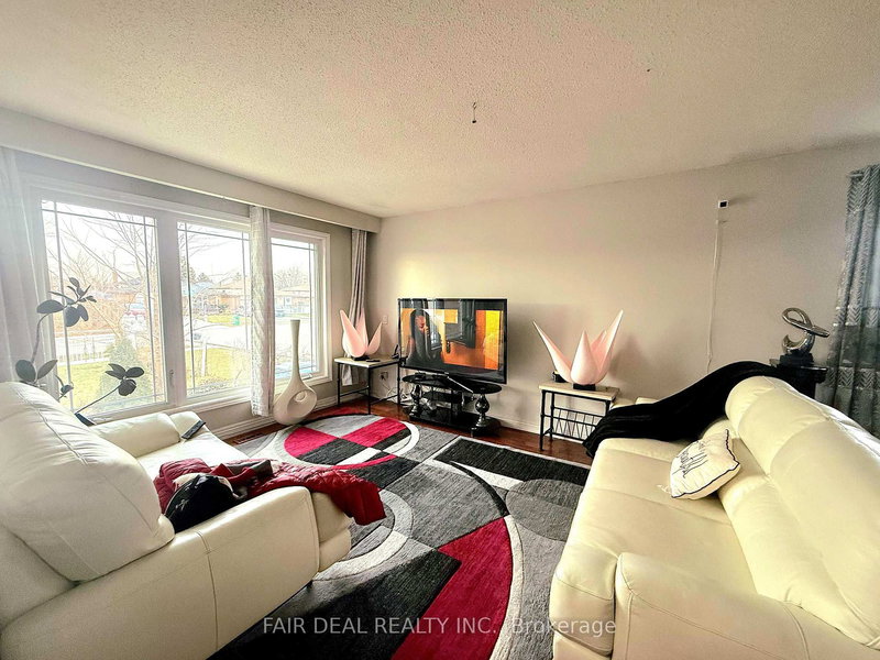 3720 Brandon Gate Dr, Mississauga, L4T 3M8 | Image 2