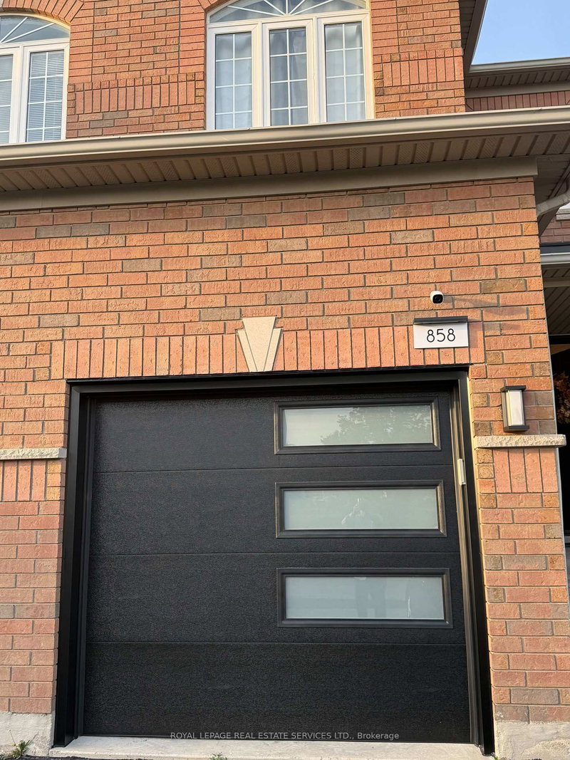 Bsmt - 858 Khan Cres, Mississauga, L5V 2R4 | Image 2