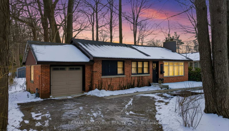 276 Lakeshore Rd W, Oakville, L6K 1E8 | Image 2