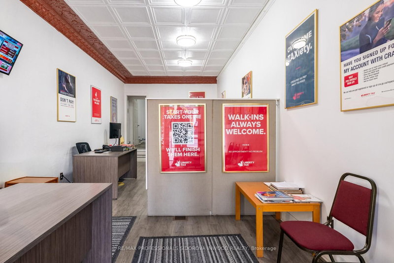 1665 Bloor St W, Toronto, M6P 1A6 | Image 3