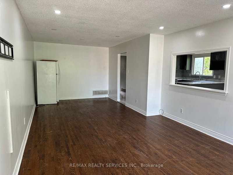 Main - 134 Jade Cres, Brampton, L6S 3H8 | Image 3