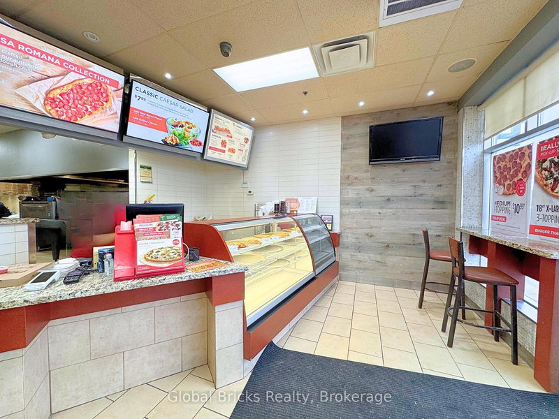 C10 - 960 Southdown Rd, Mississauga, L5J 2Y4 | Image 2