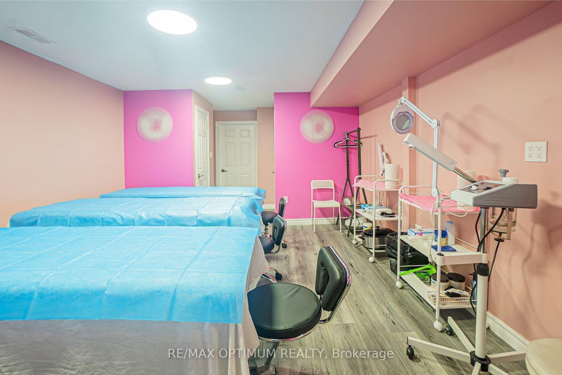 7060 Airport Rd, Mississauga, L4T 2G8 | Image 3