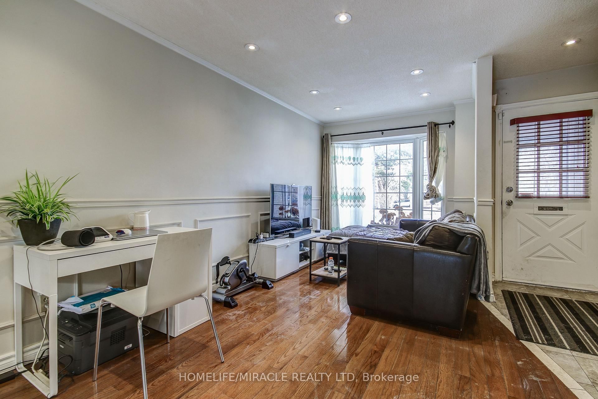 3124 Patrick Crescent