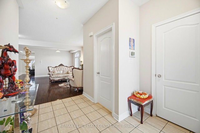 38 Lightcatcher Circle