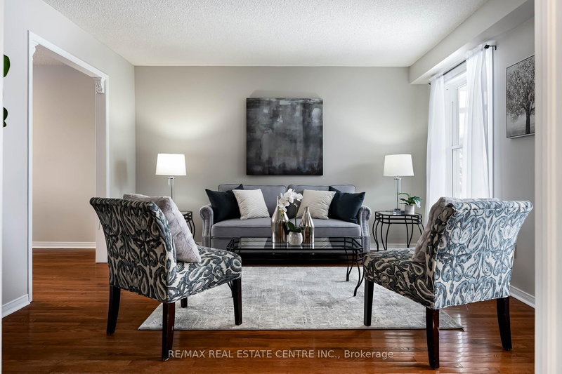 8 Passmore Ave, Orangeville, L9W 4E2 | Image 2