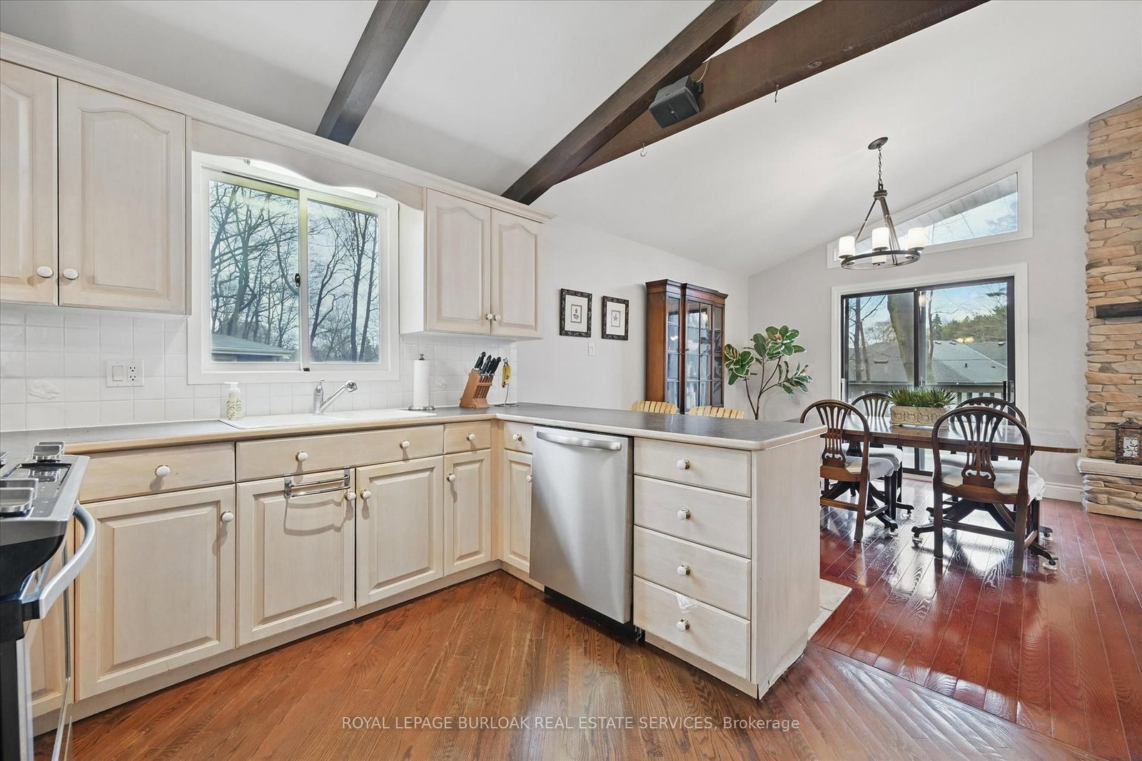 Detached House sold at 768 King Road, Burlington, Ontario, L7T 3K6 - LaSalle - MLS: W12717048