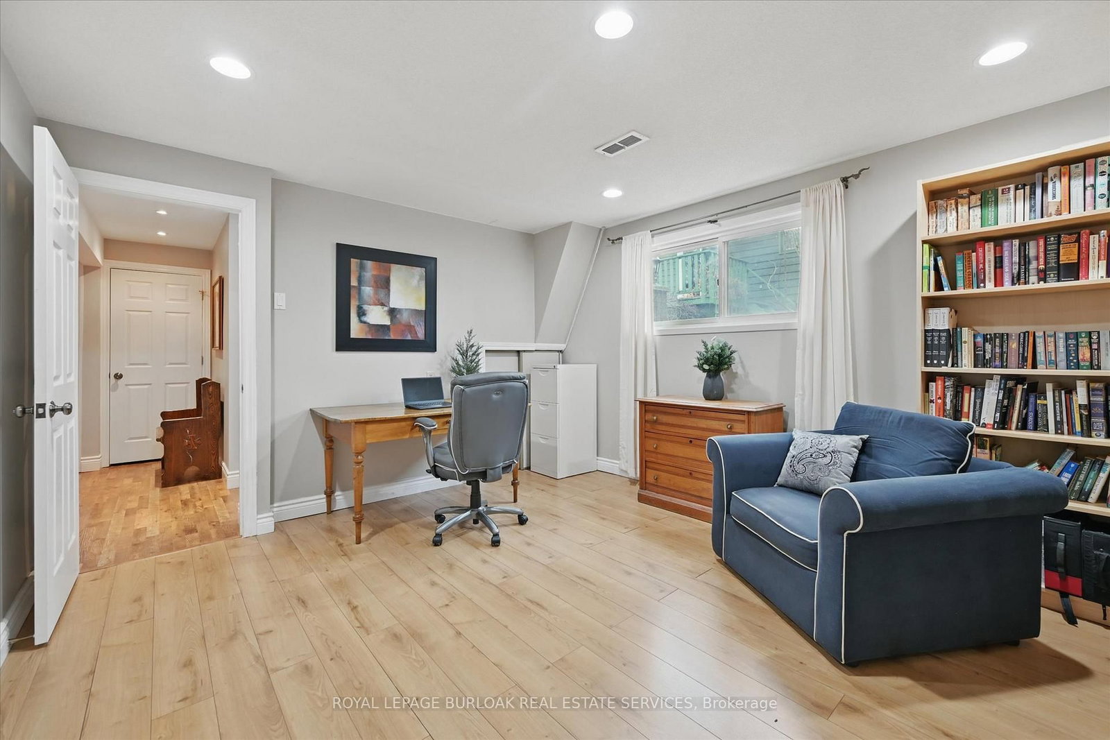 Detached House sold at 768 King Road, Burlington, Ontario, L7T 3K6 - LaSalle - MLS: W12717048