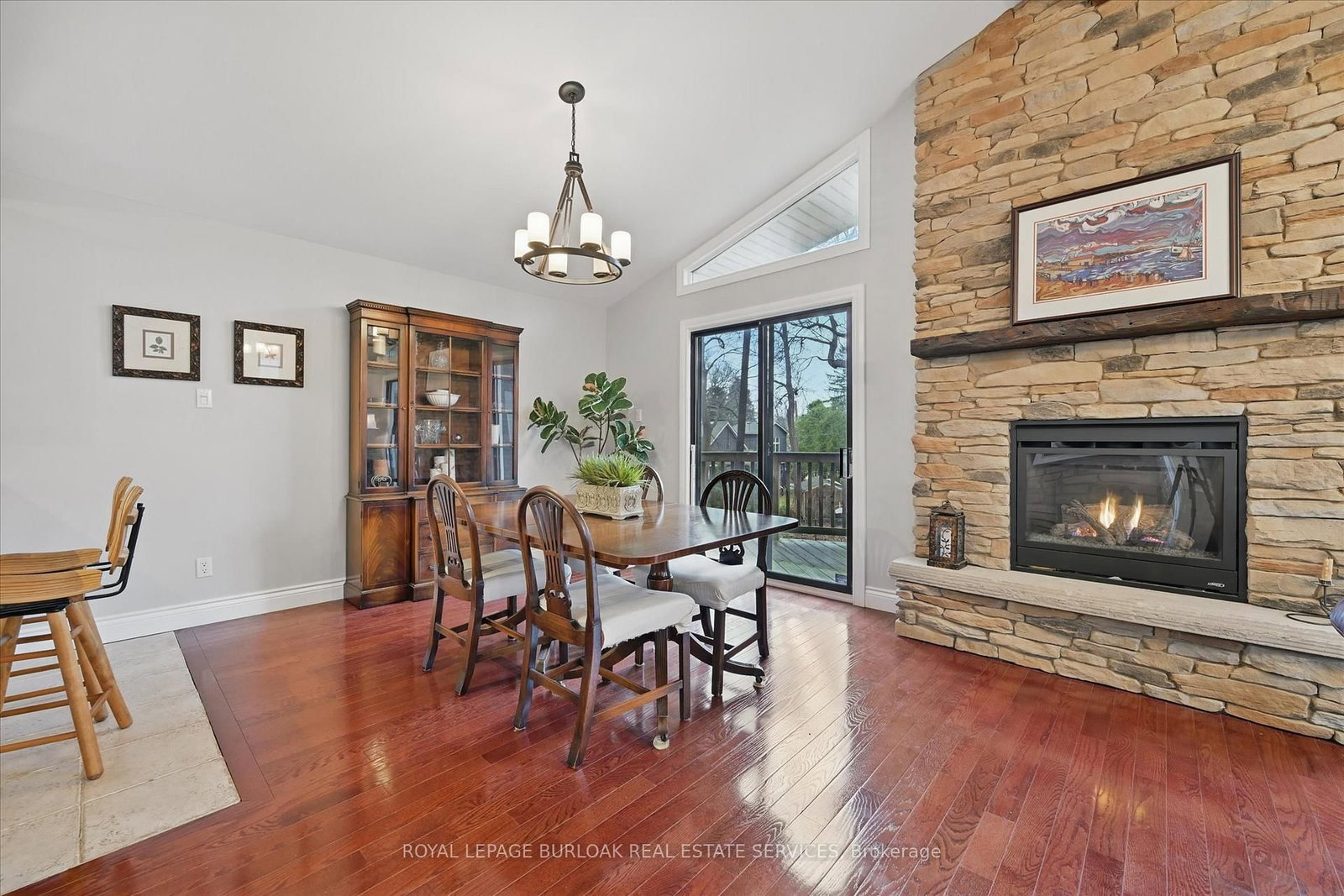 Detached House sold at 768 King Road, Burlington, Ontario, L7T 3K6 - LaSalle - MLS: W12717048