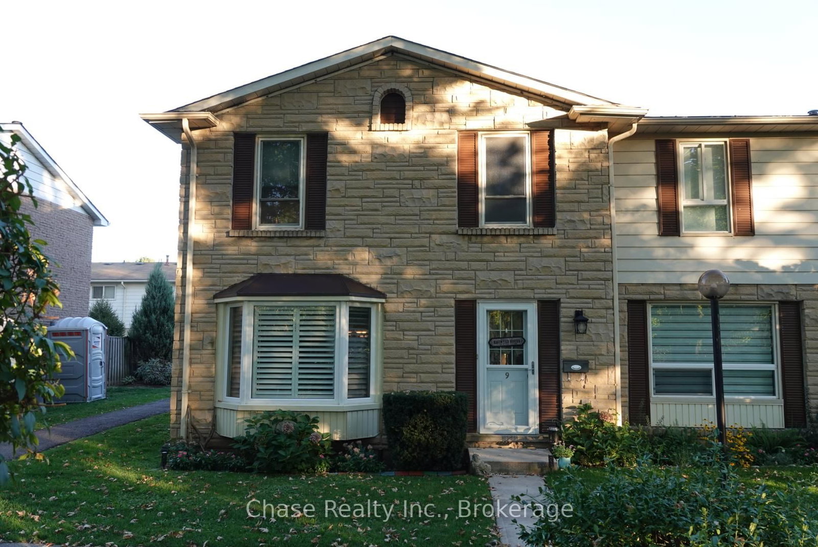 Townhouse for sale at 9-5475 Lakeshore Road, Burlington, Ontario, L7L 1E1 - Appleby - MLS: W12717770