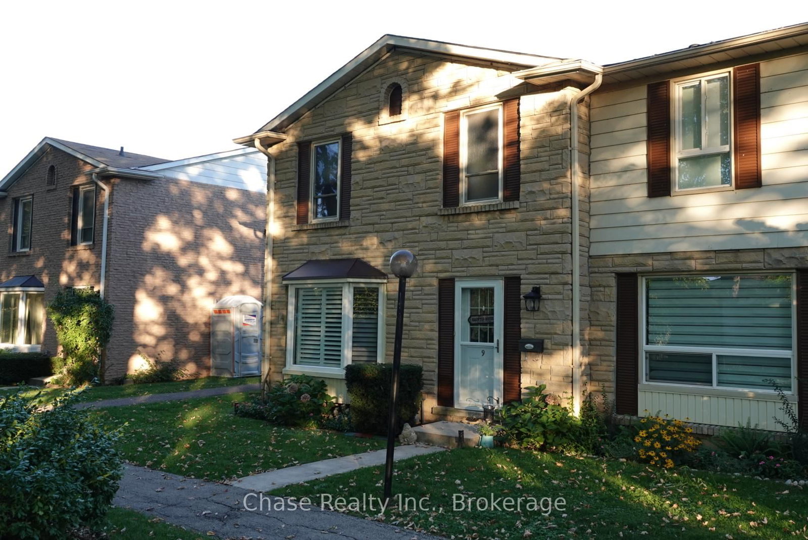 Townhouse for sale at 9-5475 Lakeshore Road, Burlington, Ontario, L7L 1E1 - Appleby - MLS: W12717770