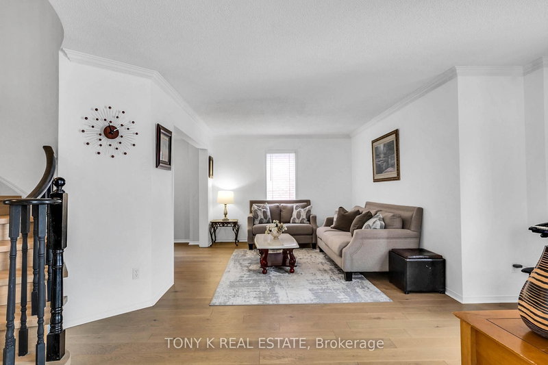 10 Hepburn Cres, Halton Hills, L7G 5P9 | Image 2