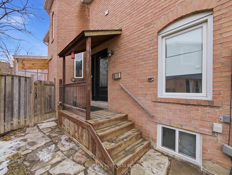 Upper - 3067 Ilomar Crt, Mississauga, L5N 5B5 | Image 3