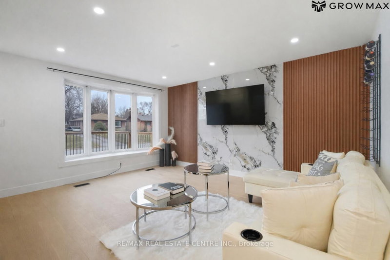 1328 Bunnell Dr, Burlington, L7P 2E1 | Image 2