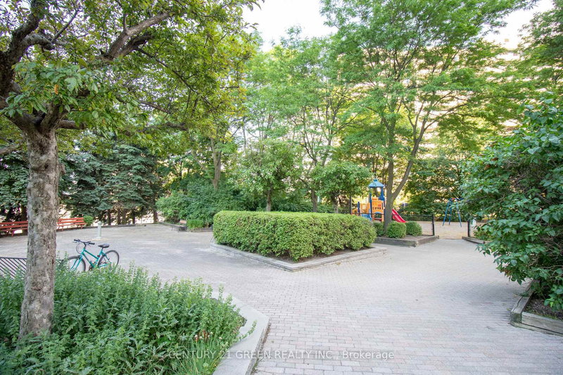 706 - 5 Lisa St, Brampton, L6T 4T4 | Image 3