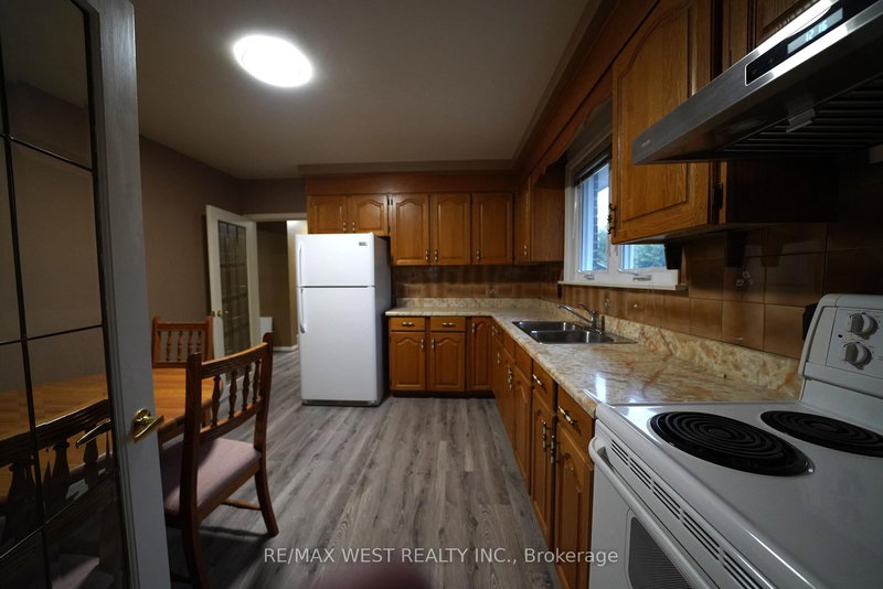 35 Beckett Ave, Toronto, M6L 2B3 | Image 2