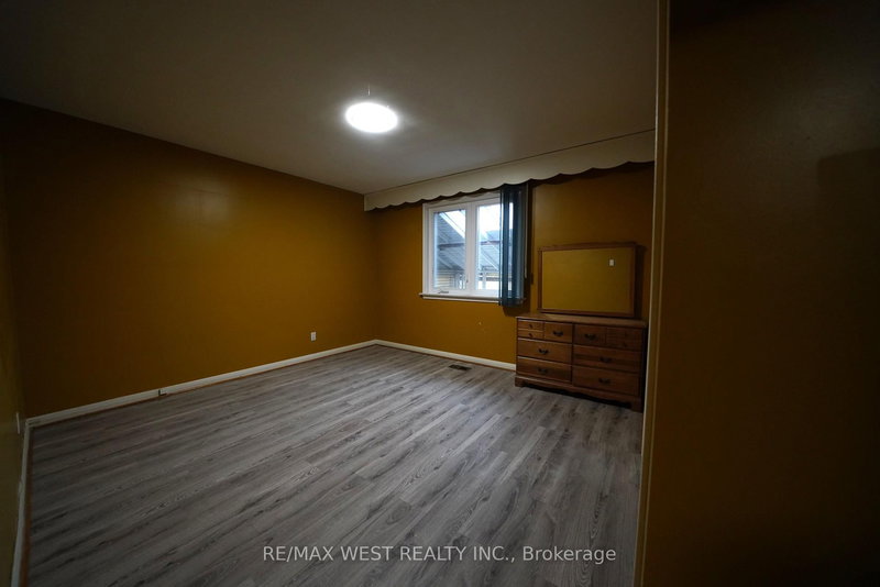 35 Beckett Ave, Toronto, M6L 2B3 | Image 3