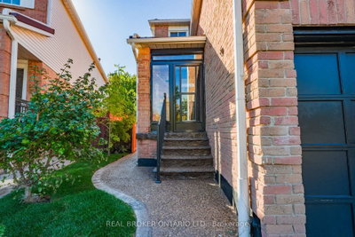 4326 Waterford Crescent — photo 2