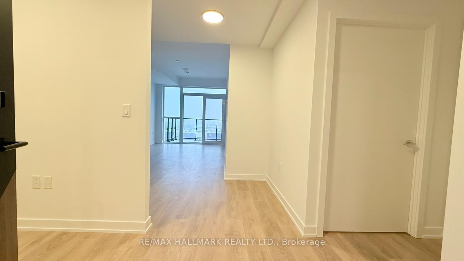 807-1037 The Queensway, Toronto, ON, photo 2