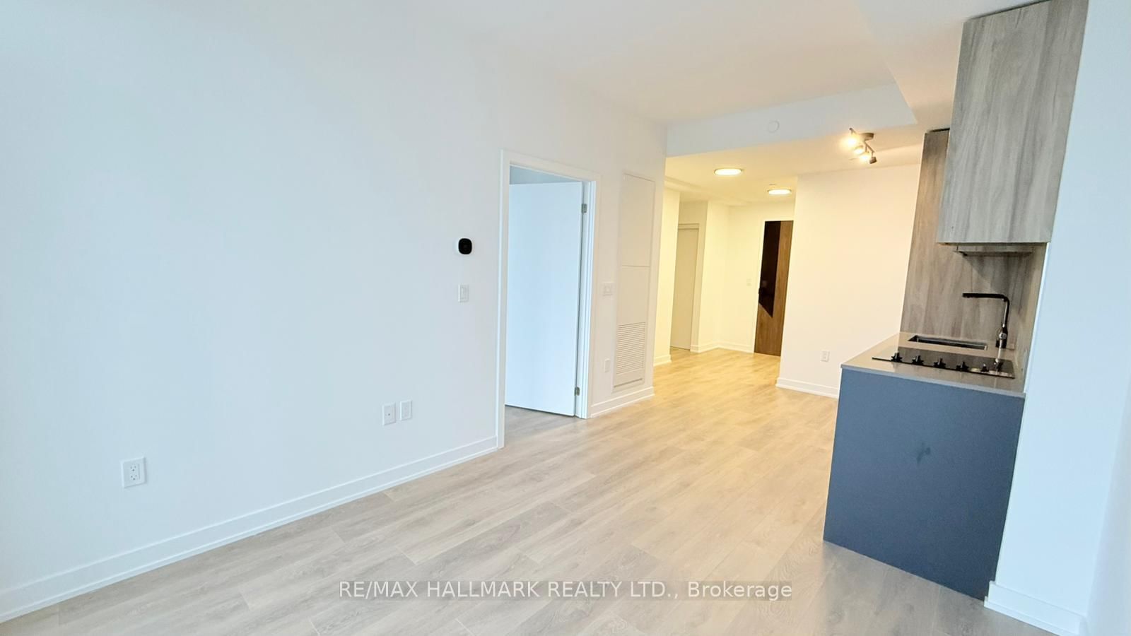 807-1037 The Queensway, Toronto, ON, photo 3