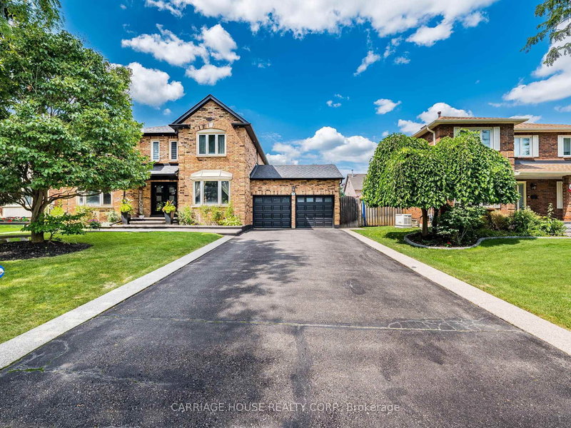 16 Stowe Crt, Brampton, L6Z 4C5 | Image 2