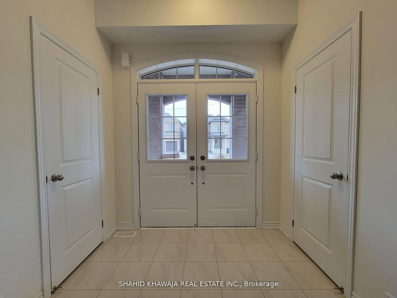 322 Valleyway Dr, Brampton, L6X 0K7 | Image 3