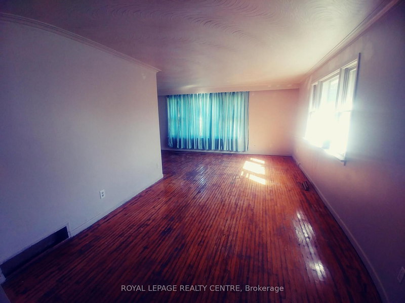 1534 Cawthra Rd, Mississauga, L5G 4L3 | Image 2