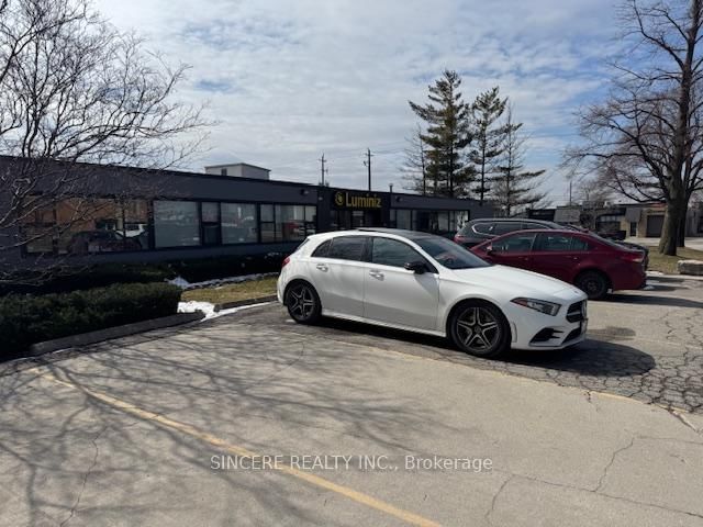 1 Hafis Rd, Toronto, M6M 2V6 | Image 2