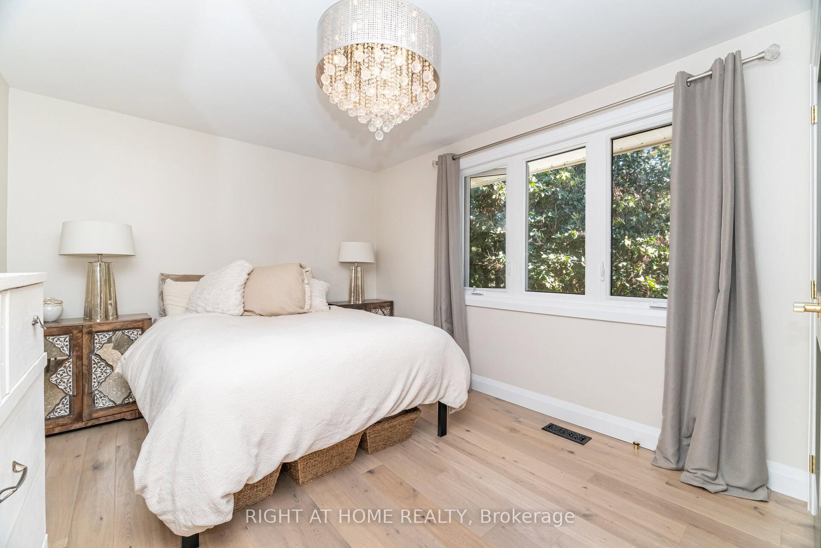 Detached House for sale at 5188 Cherryhill Crescent, Burlington, Ontario, L7L 4C4 - Appleby - MLS: W12723412