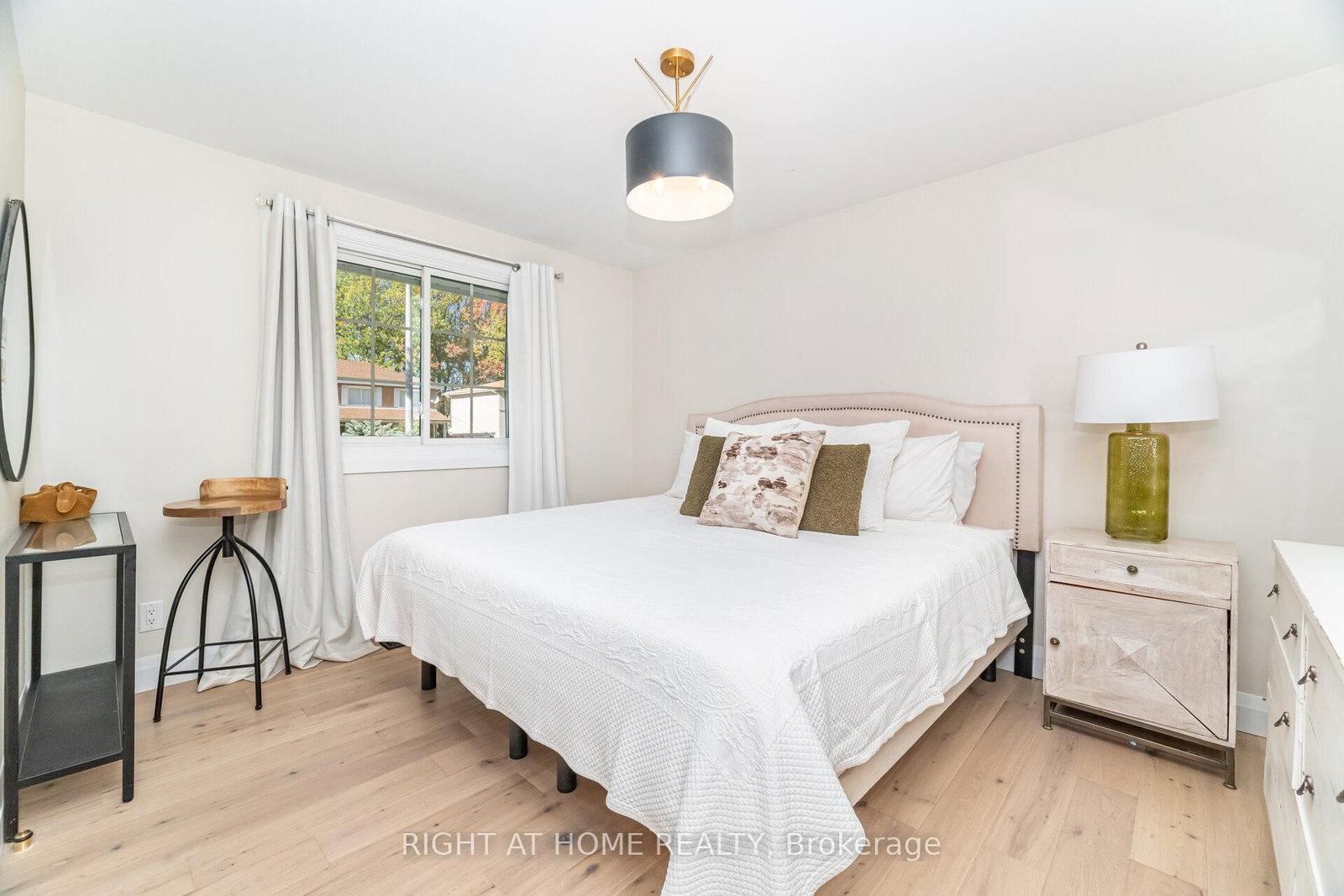 Detached House for sale at 5188 Cherryhill Crescent, Burlington, Ontario, L7L 4C4 - Appleby - MLS: W12723412